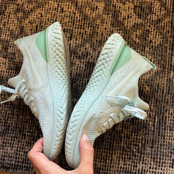 Women’s Nike Epic React Flyknit 2 Running/Training Shoe in Mint Blue size 7.5 - Picture 3 of 12